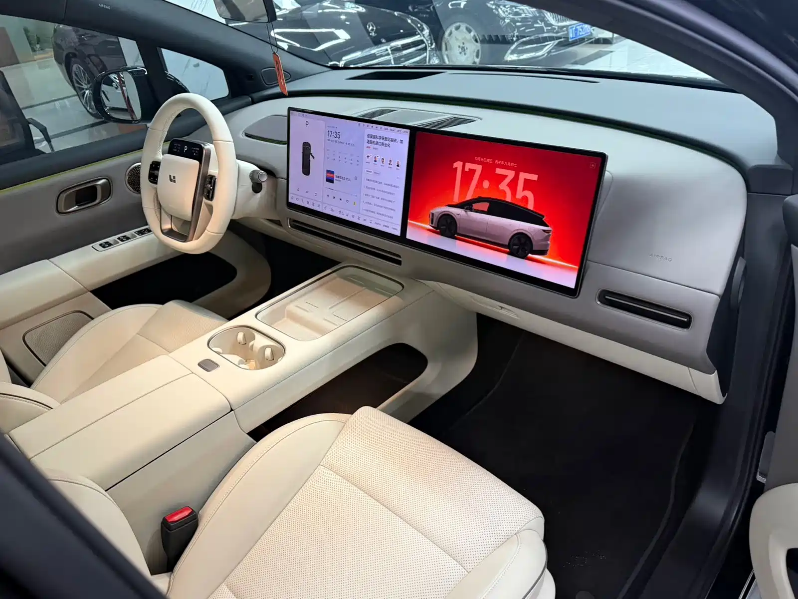 Фото 10 - Li Auto i6