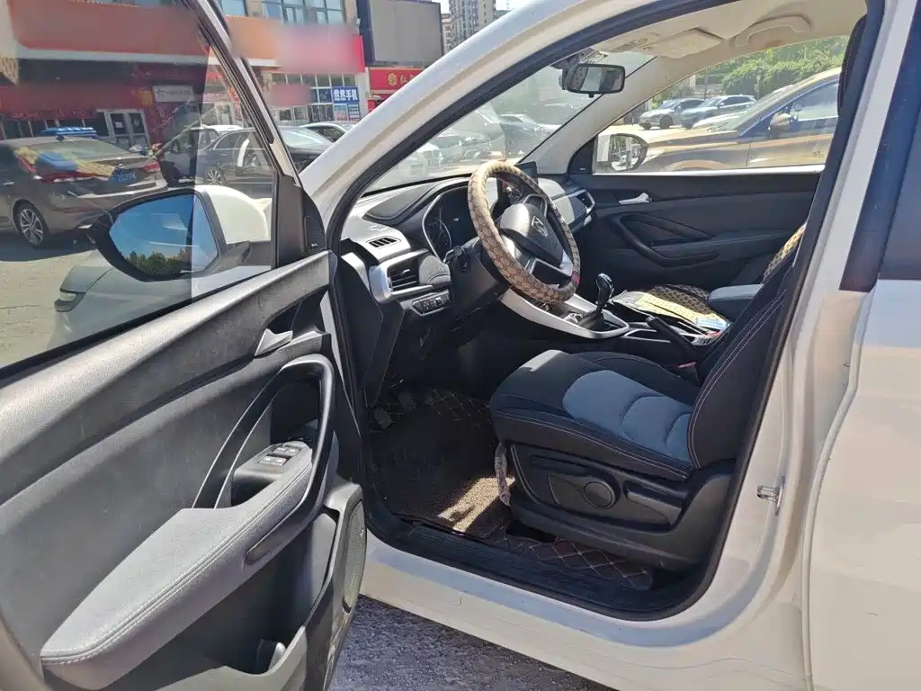 Baojun 530 2019 2019 1.5T Manual Elite (7-seater) China V