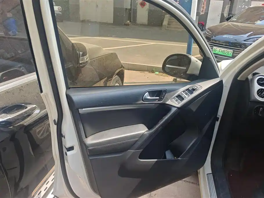 Volkswagen Tiguan 2015 1.8TSI Automatic 2WD Comfortline фото 7