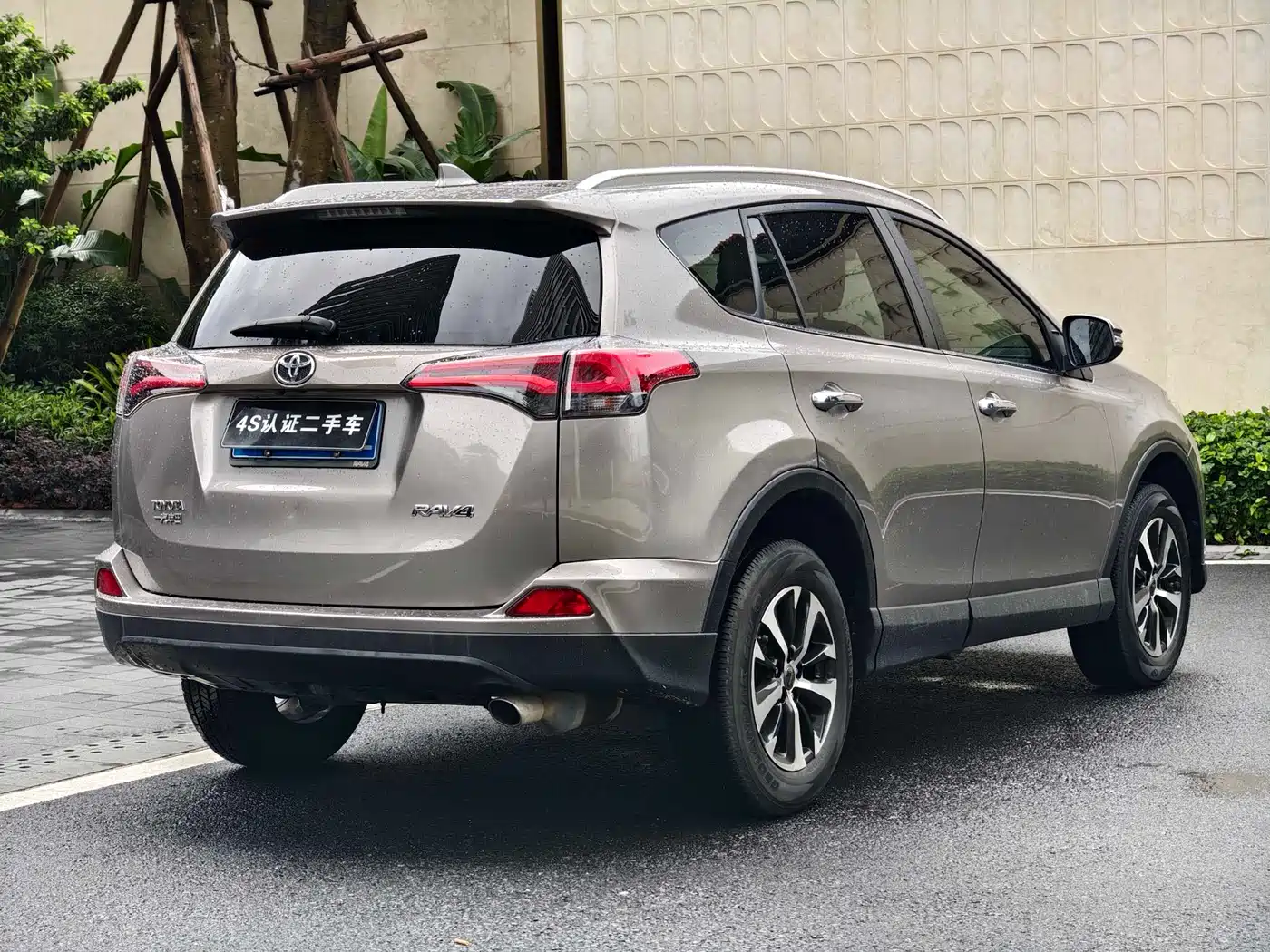 Toyota RAV4 Rongfang 2016 2.0L CVT 2WD Trend (China V) фото 4