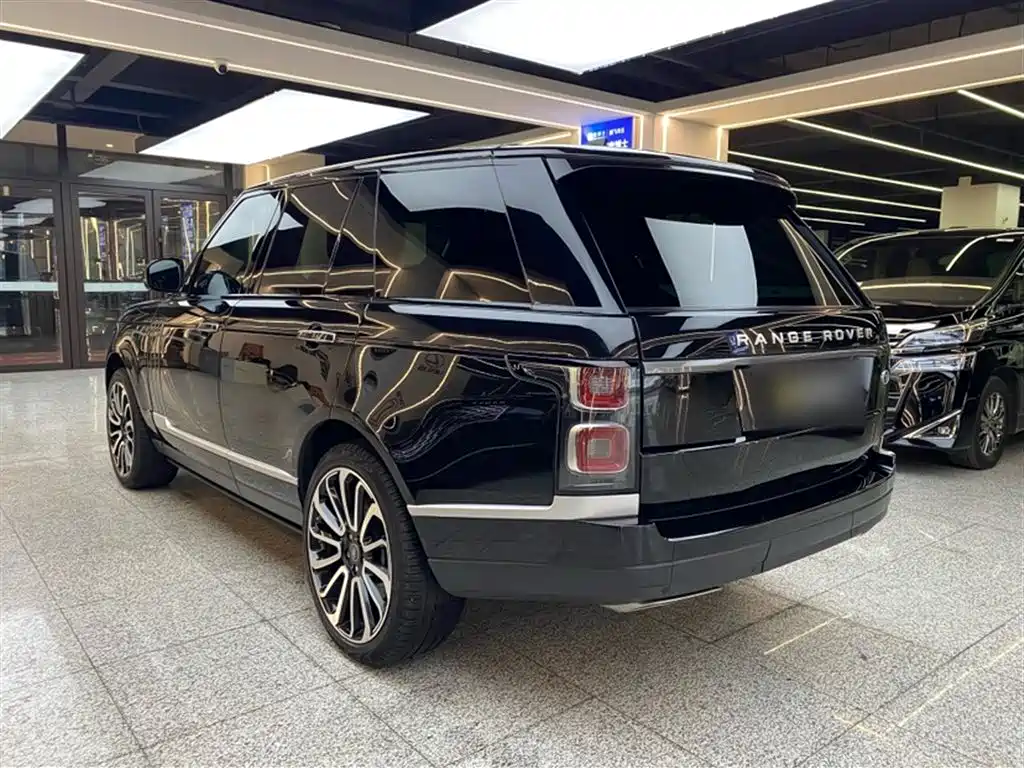 Land Rover Range Rover 2021 3.0 L6 Golden Age Edition фото 6