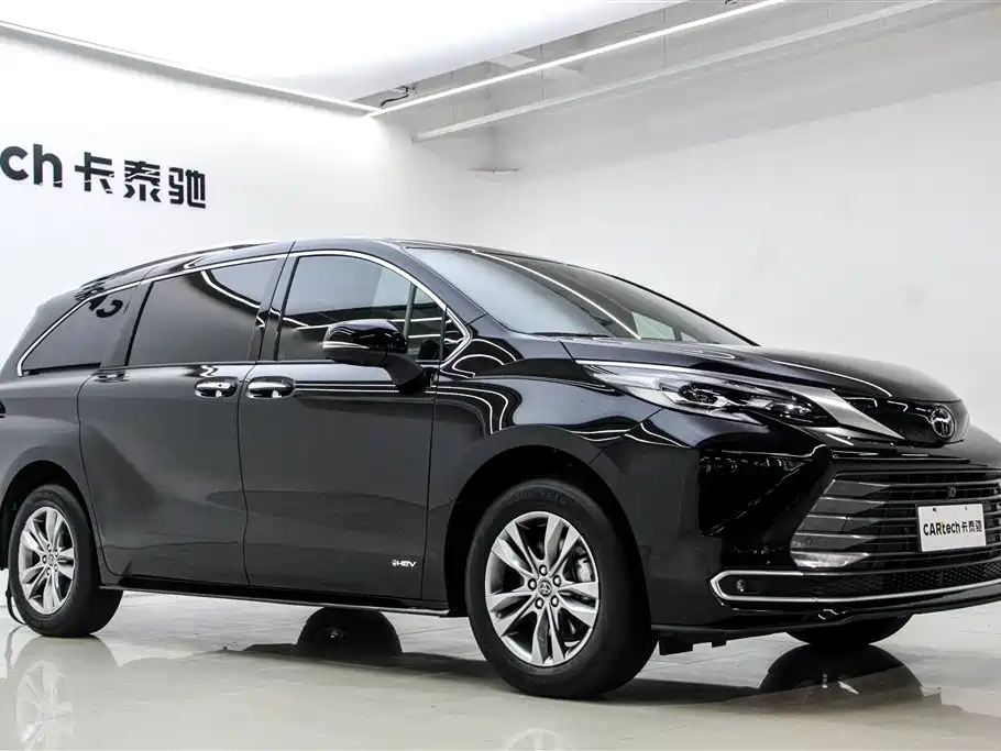 Toyota Sienna 2024 2.5L Hybrid 4WD Premium Edition фото 3