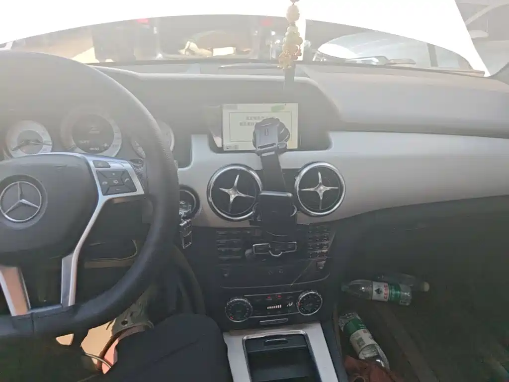 Photo 10 - Mercedes-Benz GLK-Class