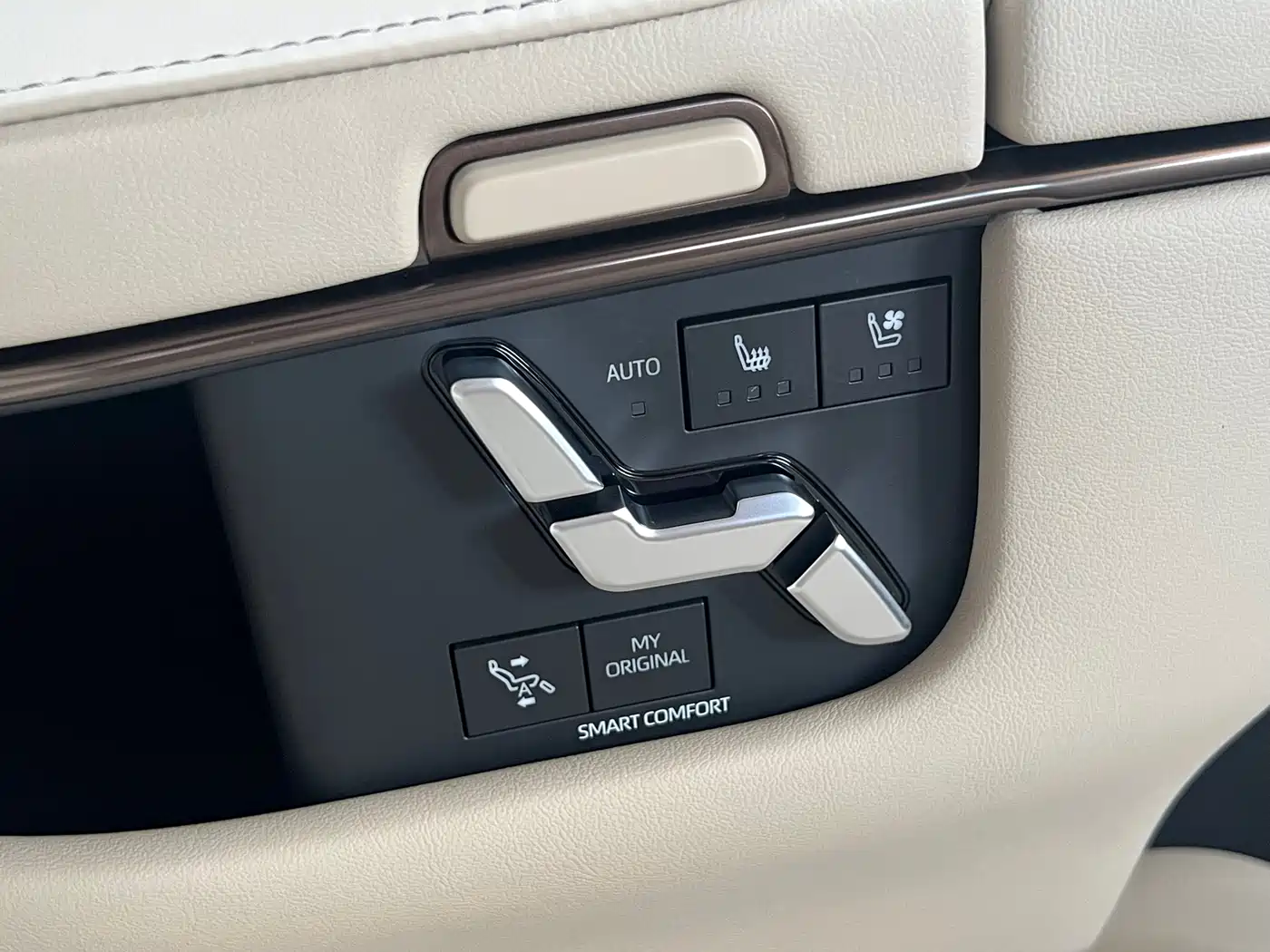 Toyota Alphard 2024 Hybrid 2.5L Ultimate Enjoyment Edition фото 12