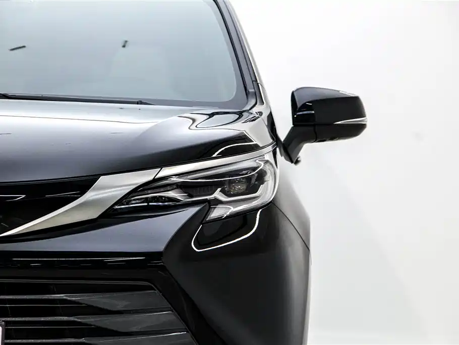 Toyota Sienna 2024 2.5L Hybrid 4WD Premium Edition фото 10