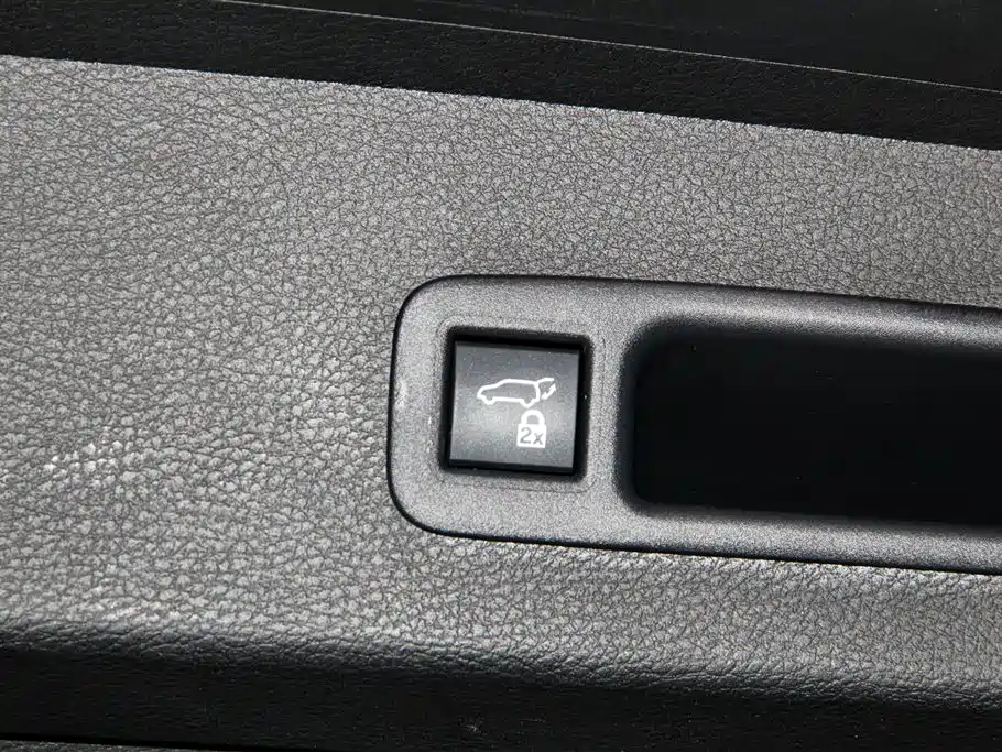 Toyota Sienna 2024 2.5L Hybrid 4WD Premium Edition фото 32