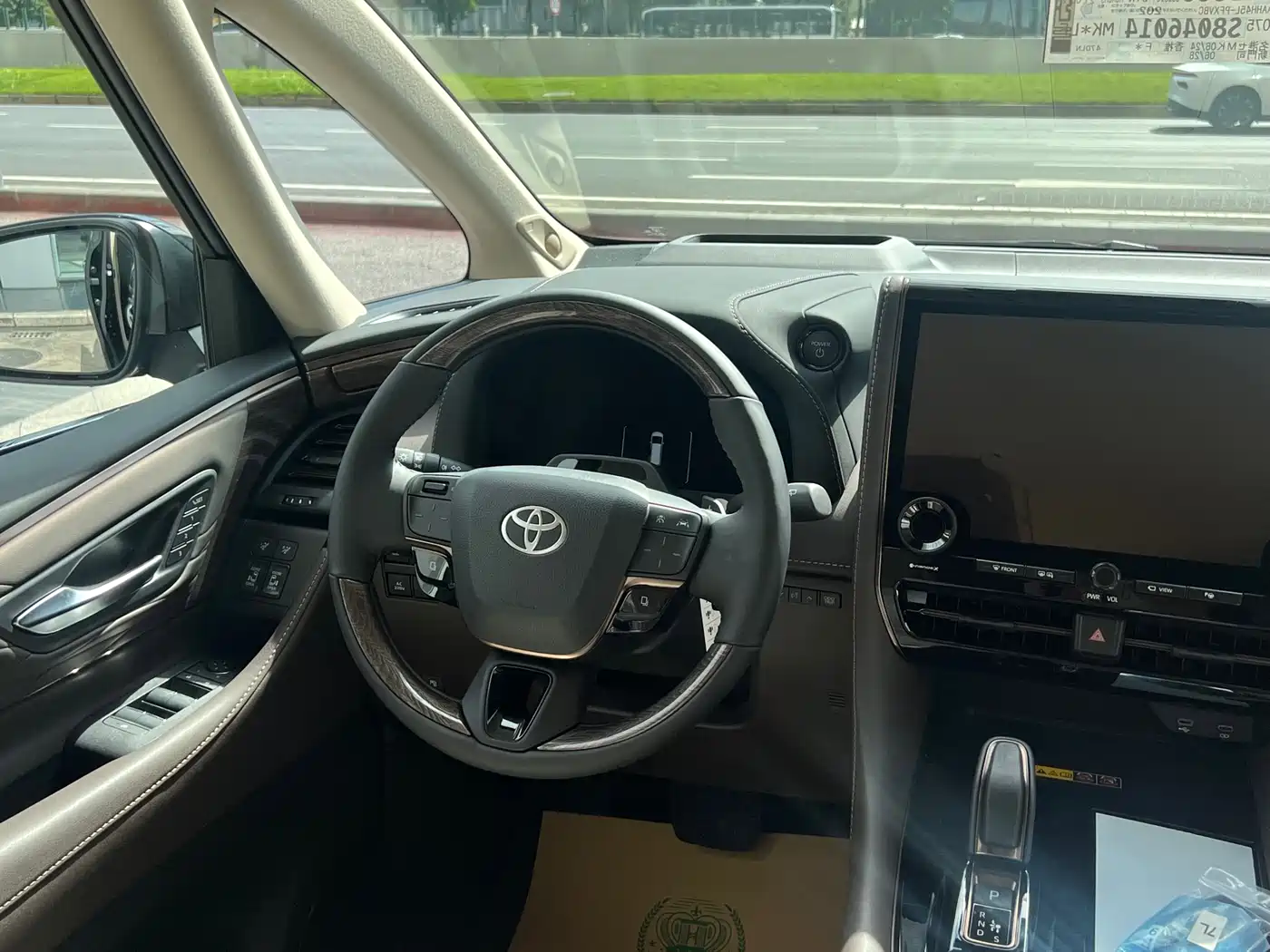 Toyota Alphard 2024 Hybrid 2.5L Ultimate Enjoyment Edition фото 7