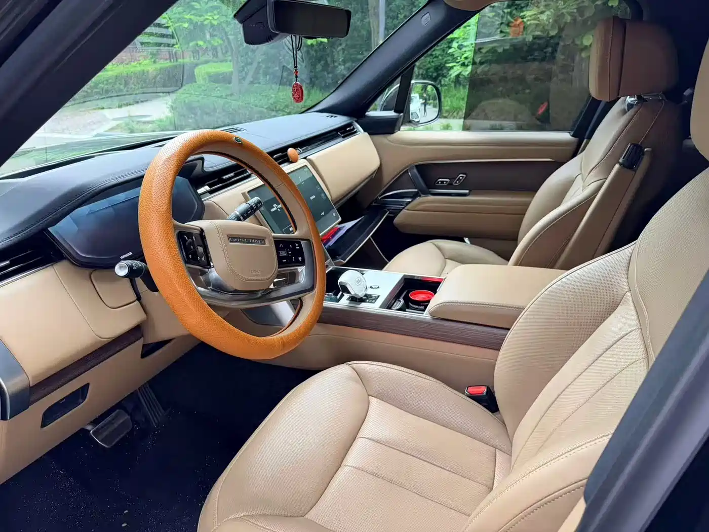 Land Rover Range Rover 2025 3.0 L6 400PS Genesis Extended Wheelbase фото 7