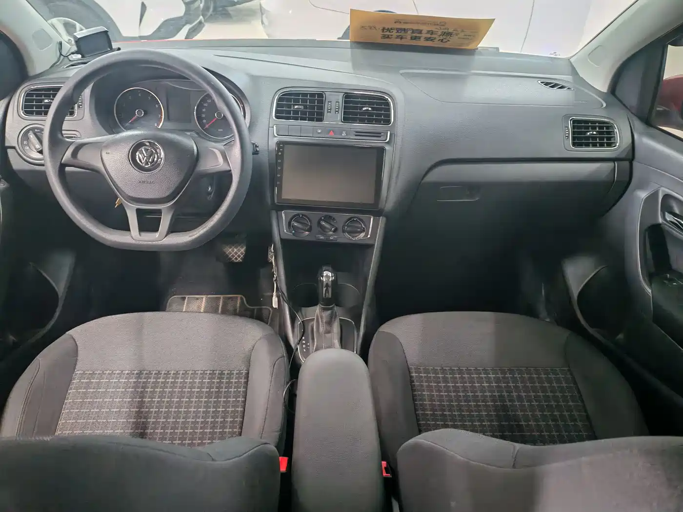 Volkswagen Polo 2014 1.4L Automatic Comfort Edition фото 8