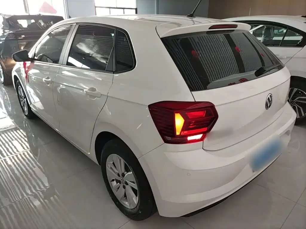 Volkswagen Polo 2019 Plus 1.5L Automatic Panorama Enjoyment Edition фото 5