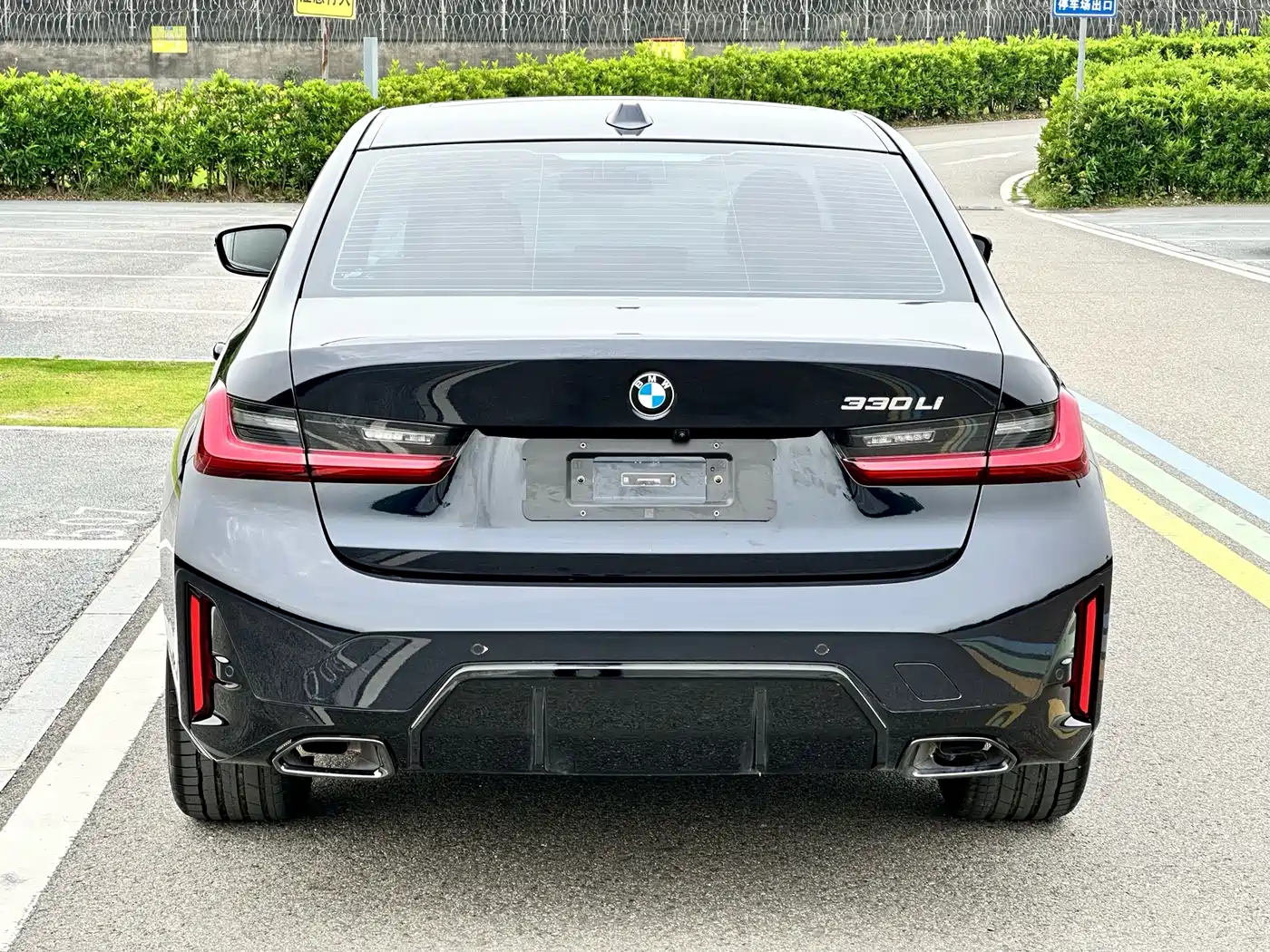 BMW 3 Series 2026 330Li M Sport Shadowline Package фото 6