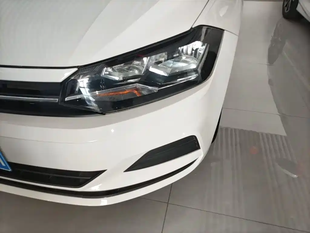 Volkswagen Polo 2019 Plus 1.5L Automatic Panorama Enjoyment Edition фото 24