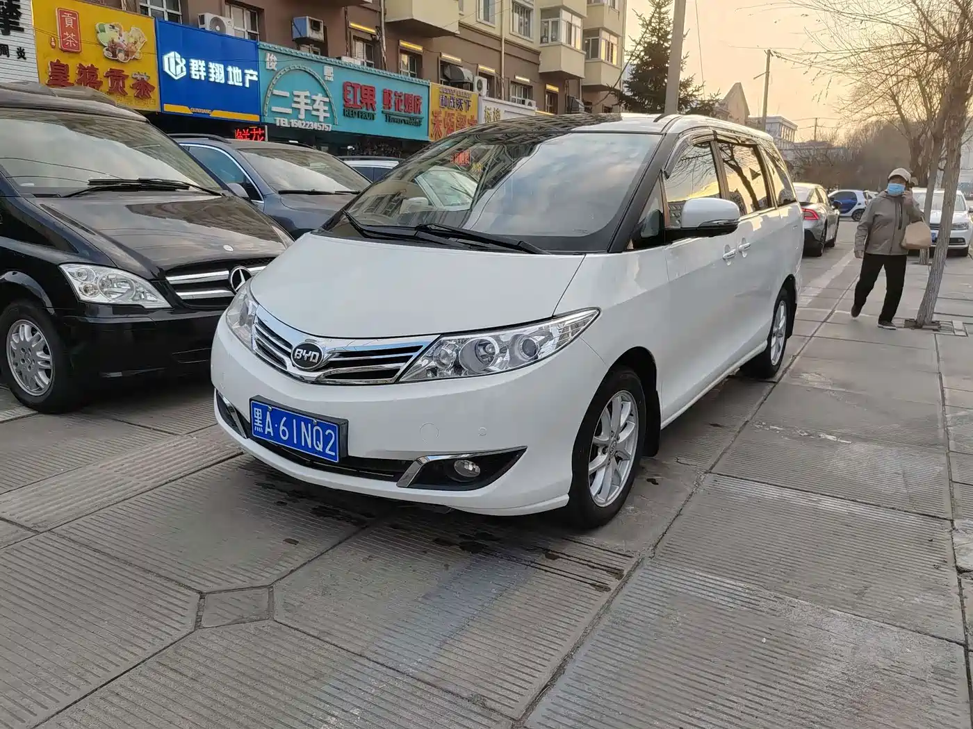 BYD M6 2017 2015 2.4L Automatic Premium Edition