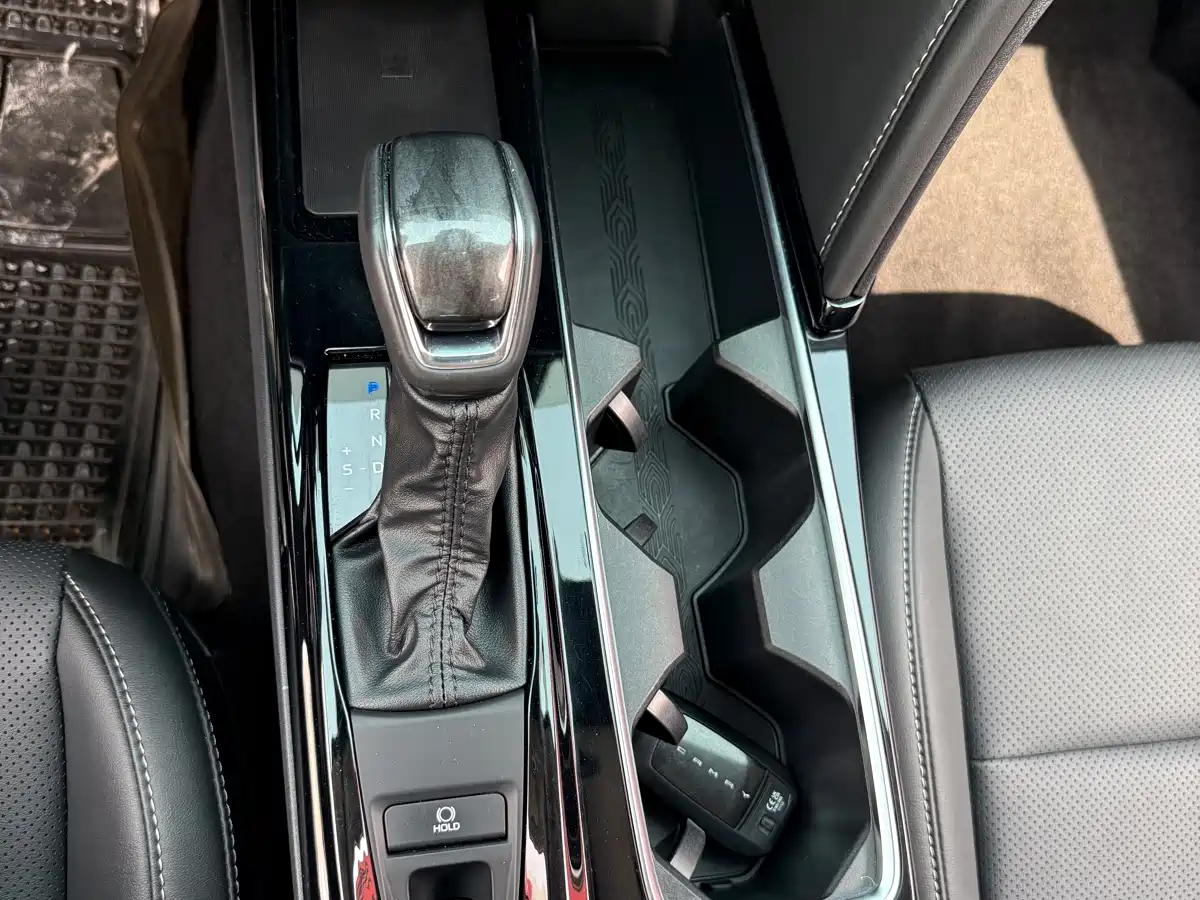 Toyota Camry 2024 Hybrid 2.0HGVP Luxury Edition фото 9