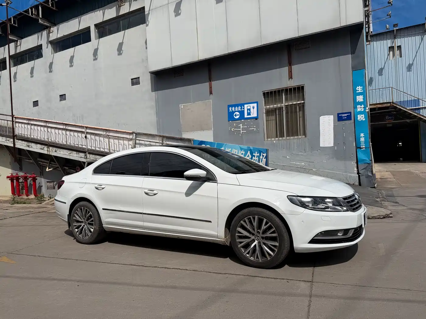 Volkswagen FAW-Volkswagen CC 2016 300TSI 25th Anniversary Edition фото 3