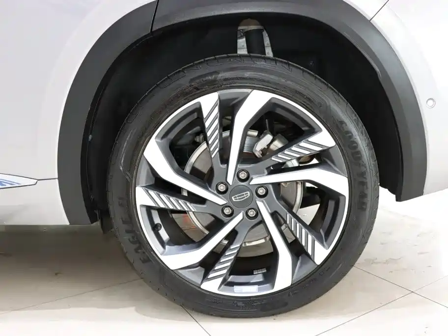 Фото 20 - Geely Monjaro