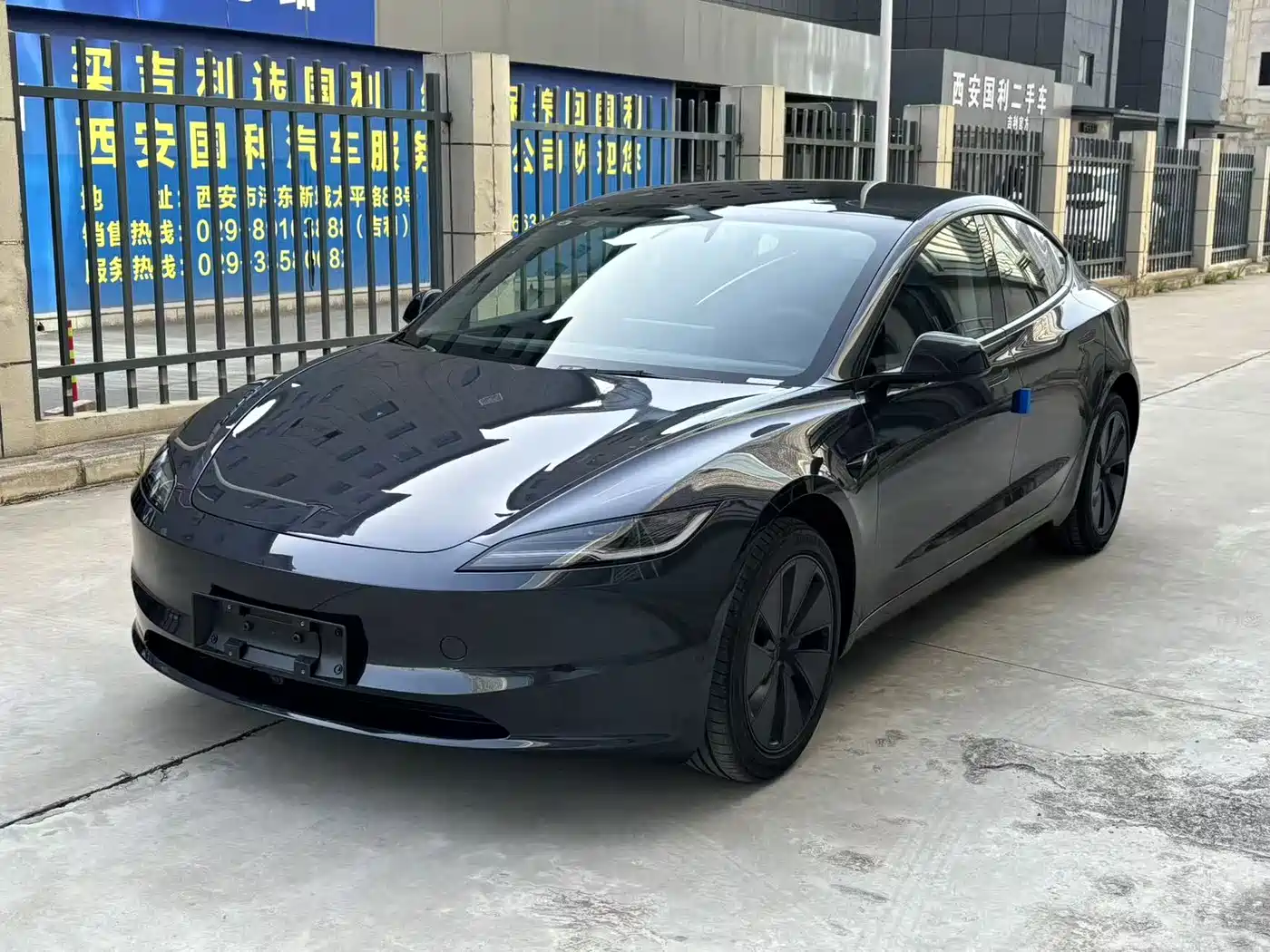 TESLA MODEL 3