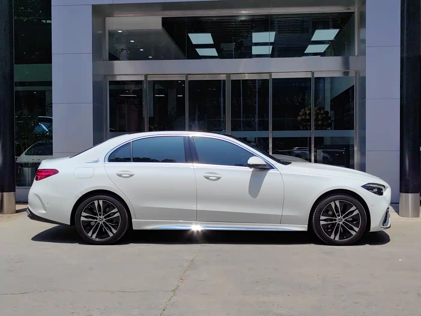 Mercedes-Benz C-Class New Energy 2025 C 350 eL фото 4