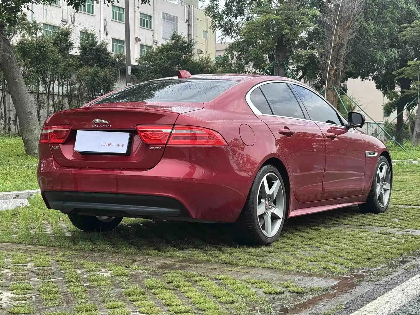 Jaguar XE 2015 2.0T 200PS R-Sport фото 21