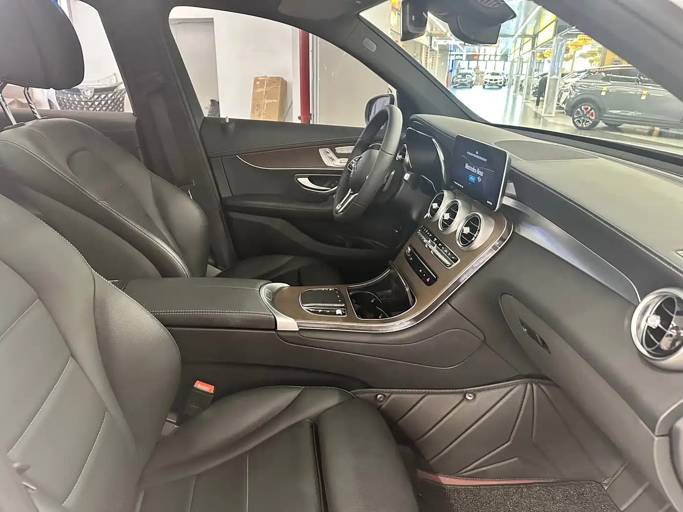 Mercedes-Benz GLC 2022 Facelift GLC 300 L 4MATIC Dynamic Collector's Edition фото 12