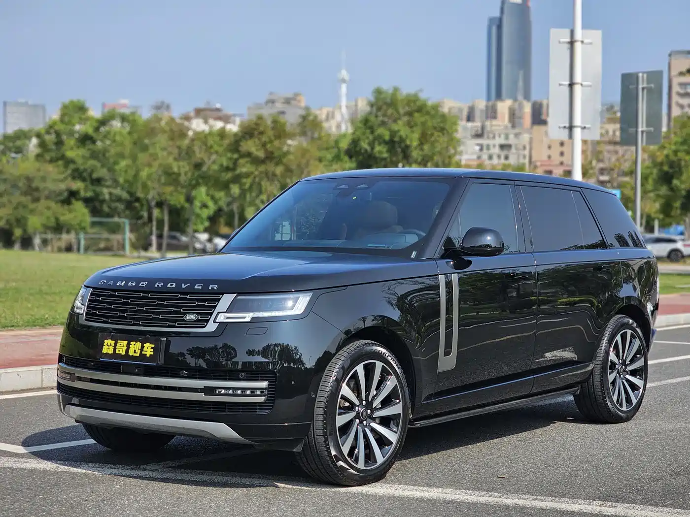 Land Rover Range Rover 2023 3.0 L6 400PS Golden Age 7-Seater Long Wheelbase