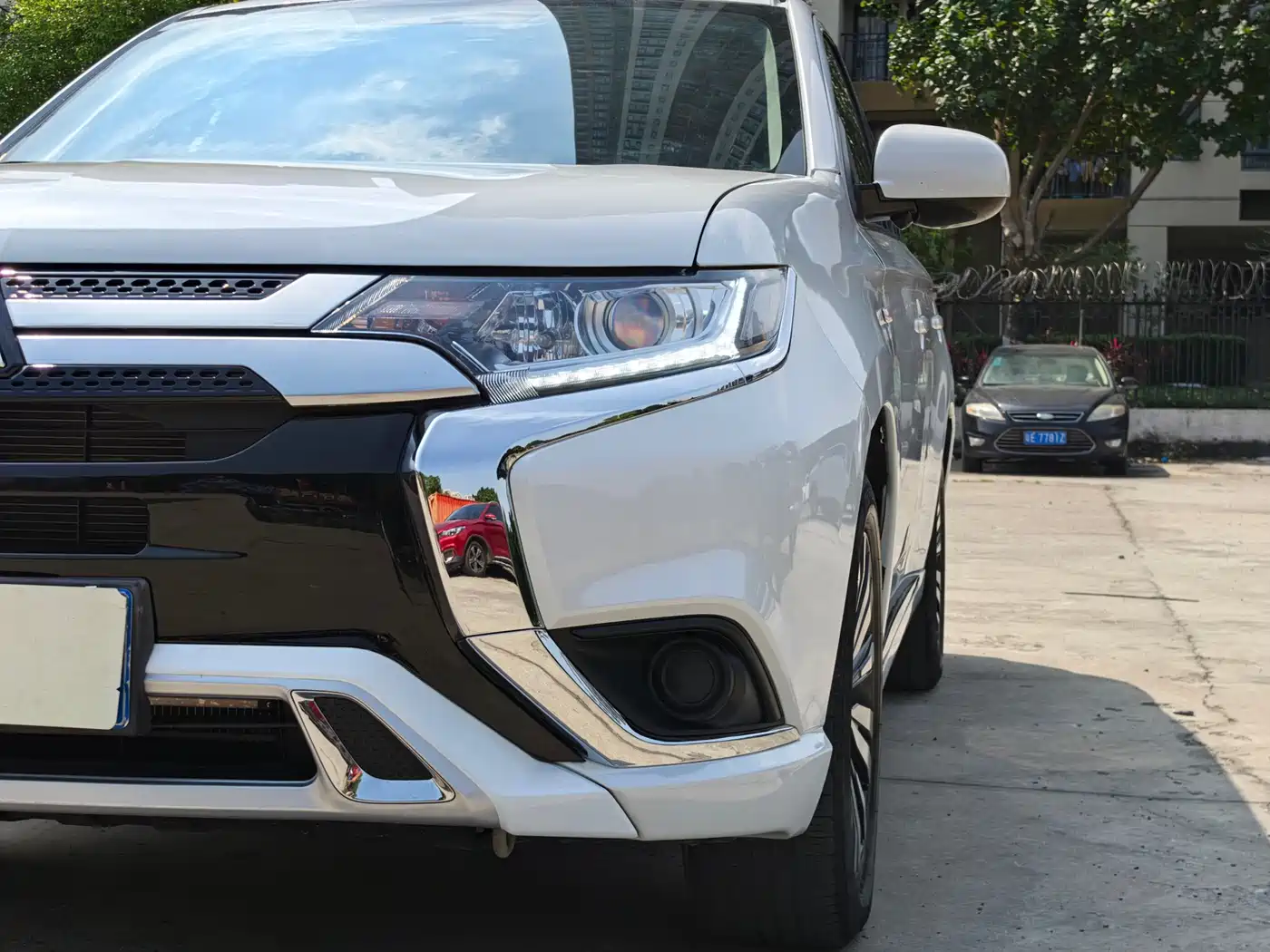 MITSUBISHI OUTLANDER