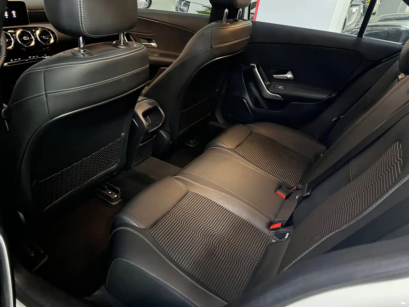 Mercedes-Benz A-Class (Import) 2019 A 200 Fashion Version фото 10