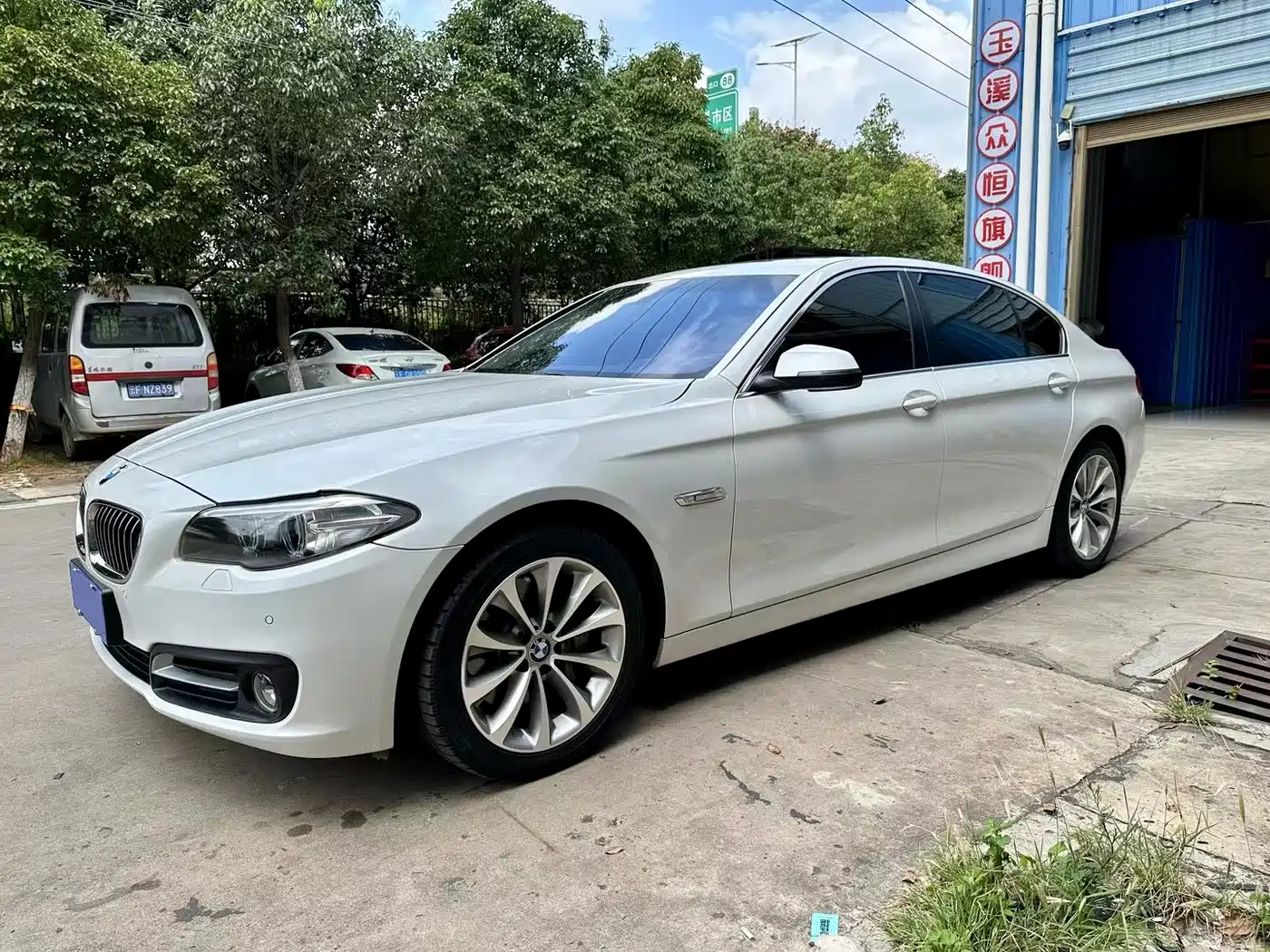 BMW 5 Series 2014 528Li Leading Edition