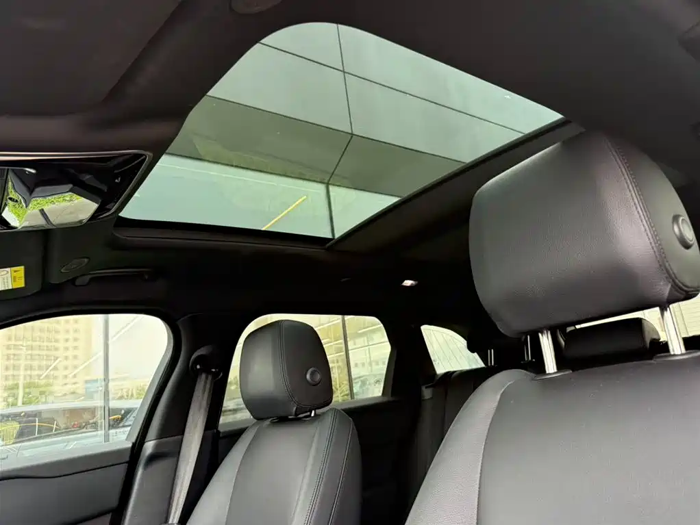 Land Rover Range Rover Velar 2025 Dynamic SE фото 9