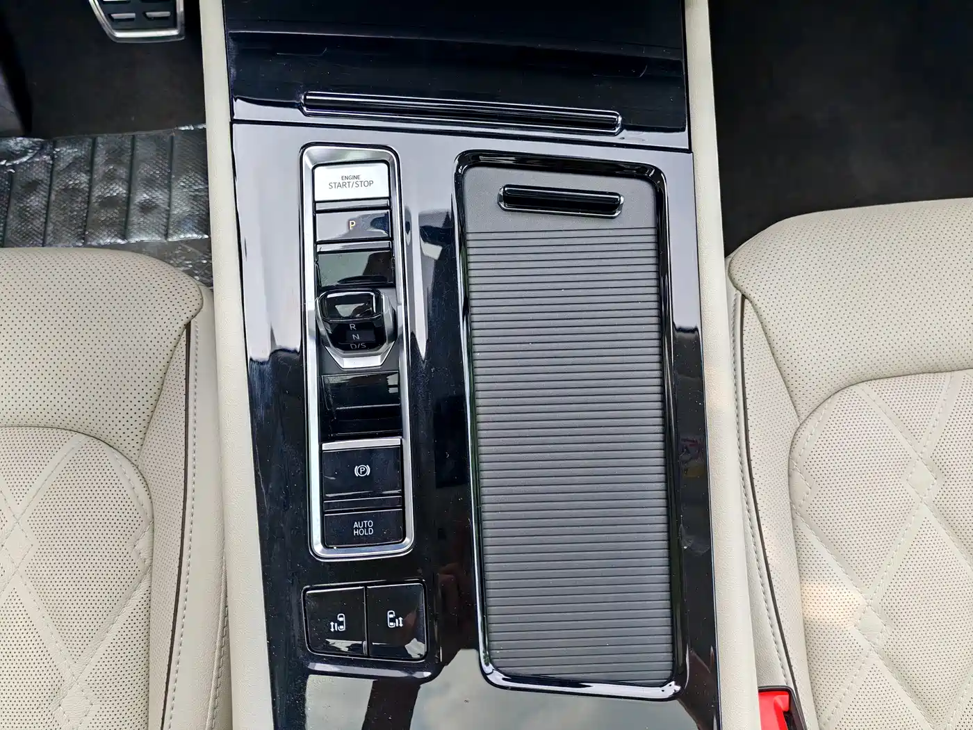 Volkswagen Viloran 2022 380TSI Premium Edition фото 13