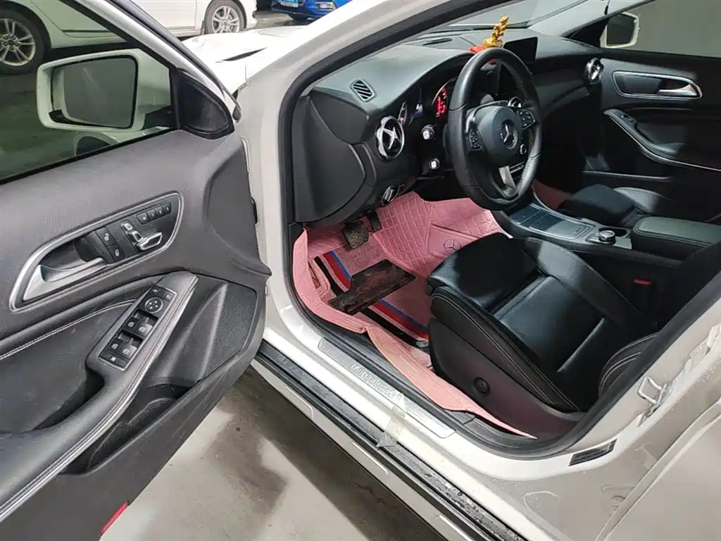 Mercedes-Benz GLA 2017 GLA 200 Dynamic фото 12