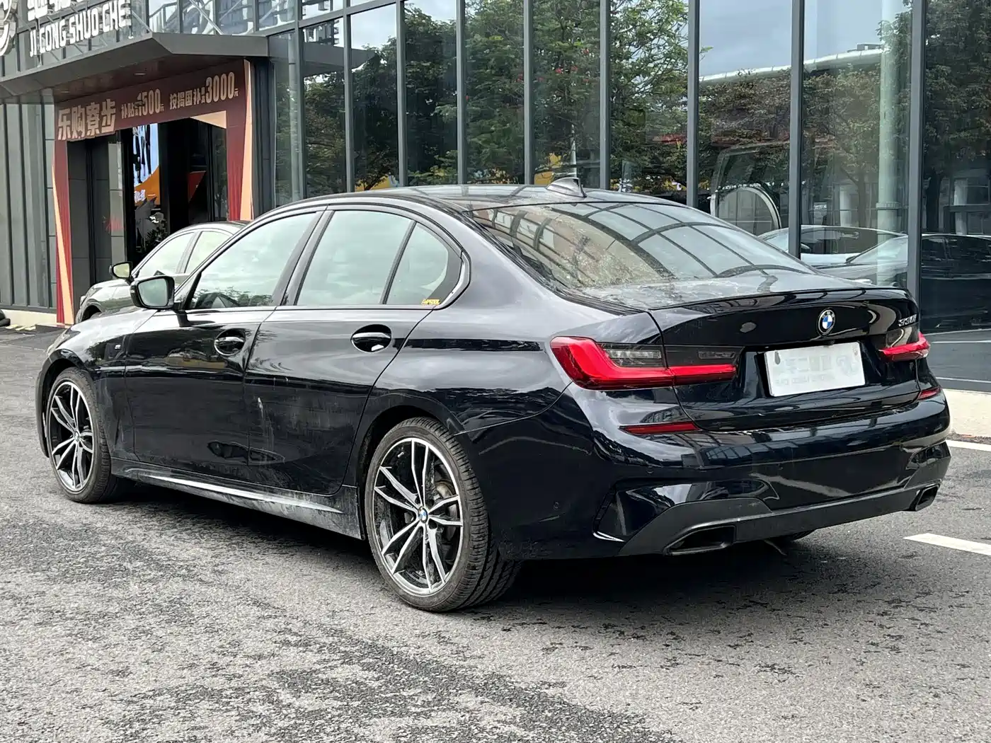 BMW 3 Series 2022 330i M Sport Shadow Edition фото 5