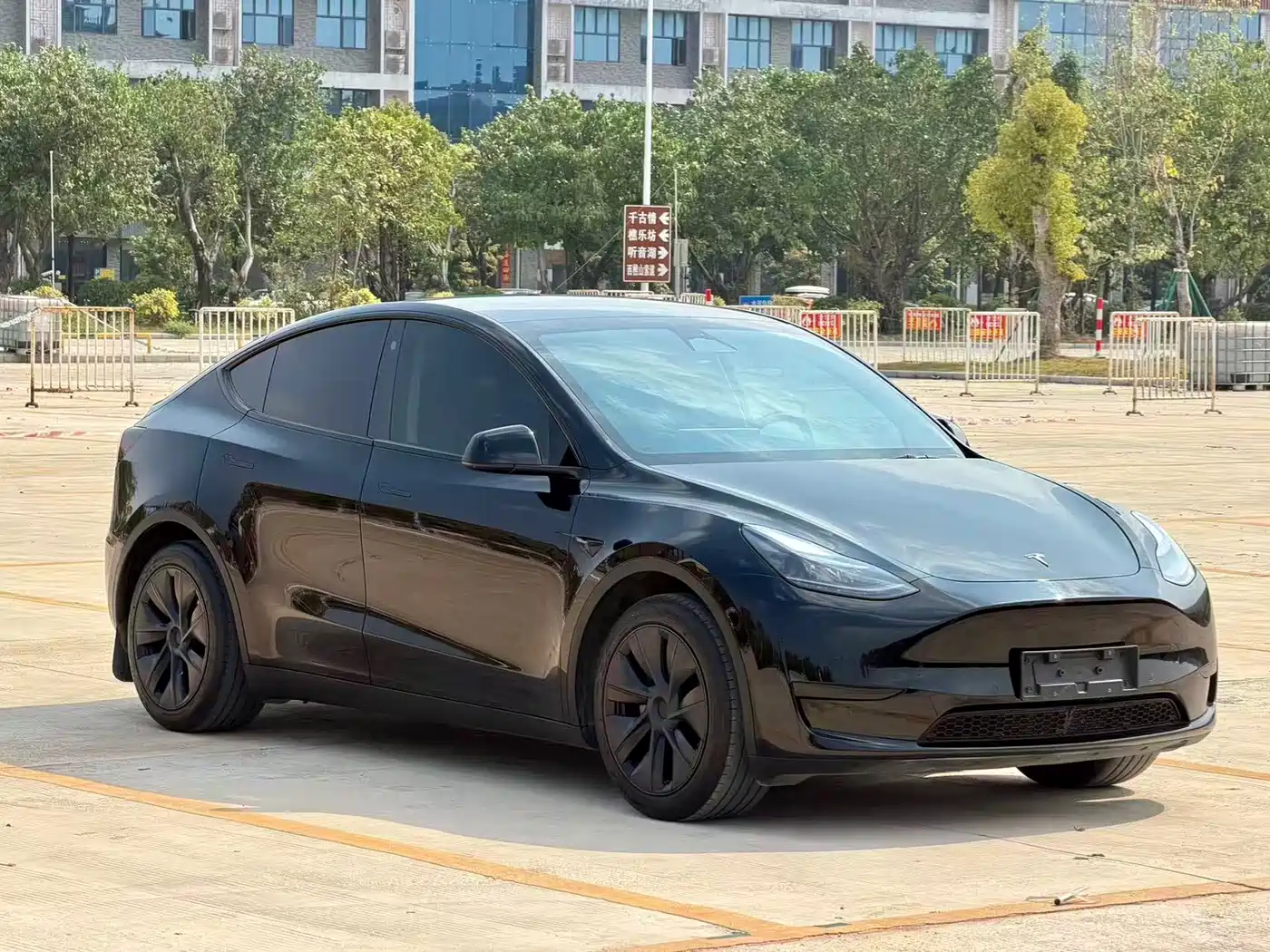 TESLA MODEL Y