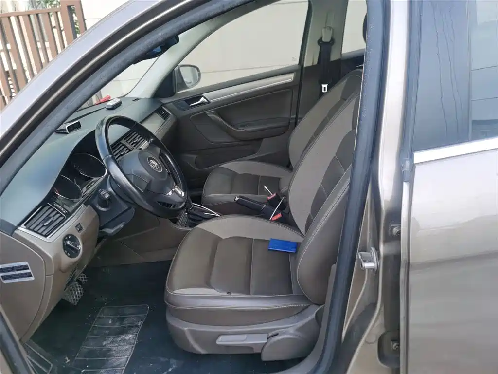 Volkswagen Bora 2014 1.6L Automatic Comfort Edition фото 8