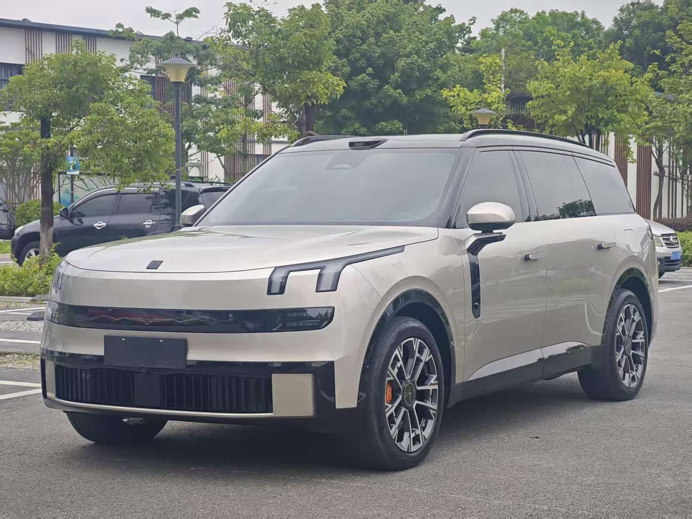 Lynk & Co 900