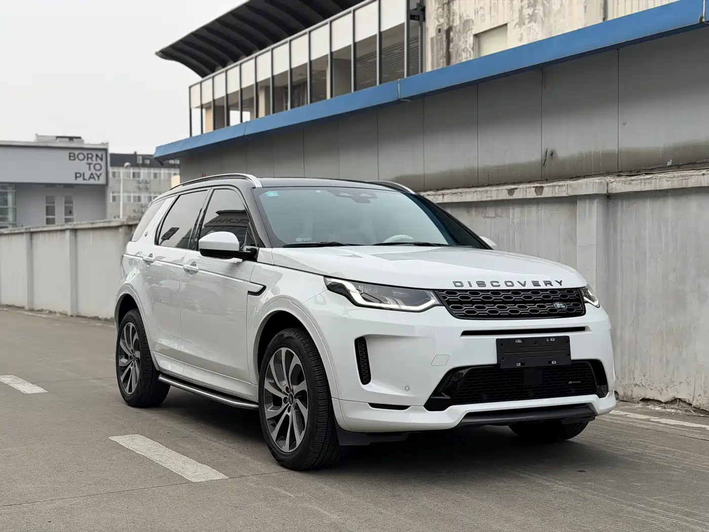 Land Rover Discovery Sport 2022 Model 249PS R-Dynamic S Performance Edition 5-Seater фото 3