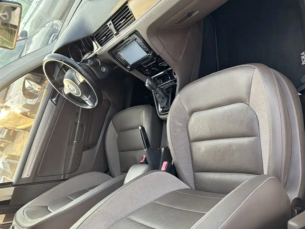Volkswagen Bora 2014 1.6L Automatic Comfort Edition фото 14