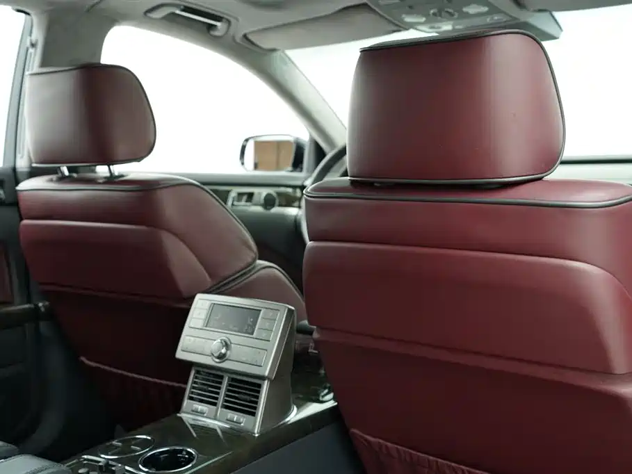 Volkswagen Phaeton 2011 4.2L V8 4-seat Extended Individual Edition фото 27