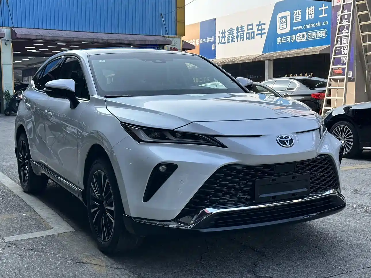 Toyota Venza 2023 2.0L CVT FWD Premium фото 3
