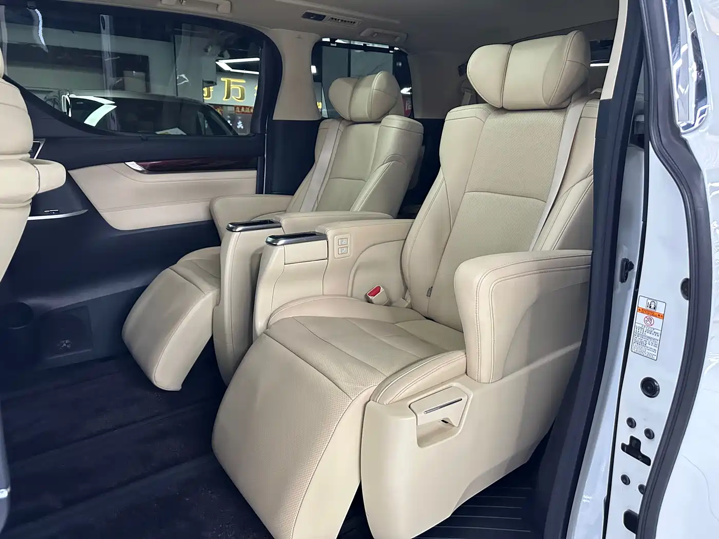 Toyota Alphard 2015 3.5L Luxury Edition фото 11
