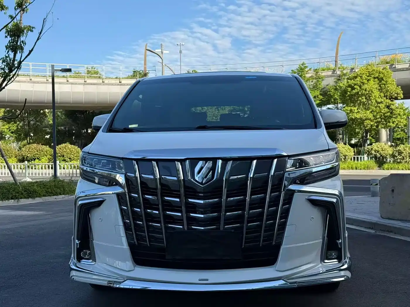 Toyota Alphard 2015 3.5L Luxury Edition фото 2