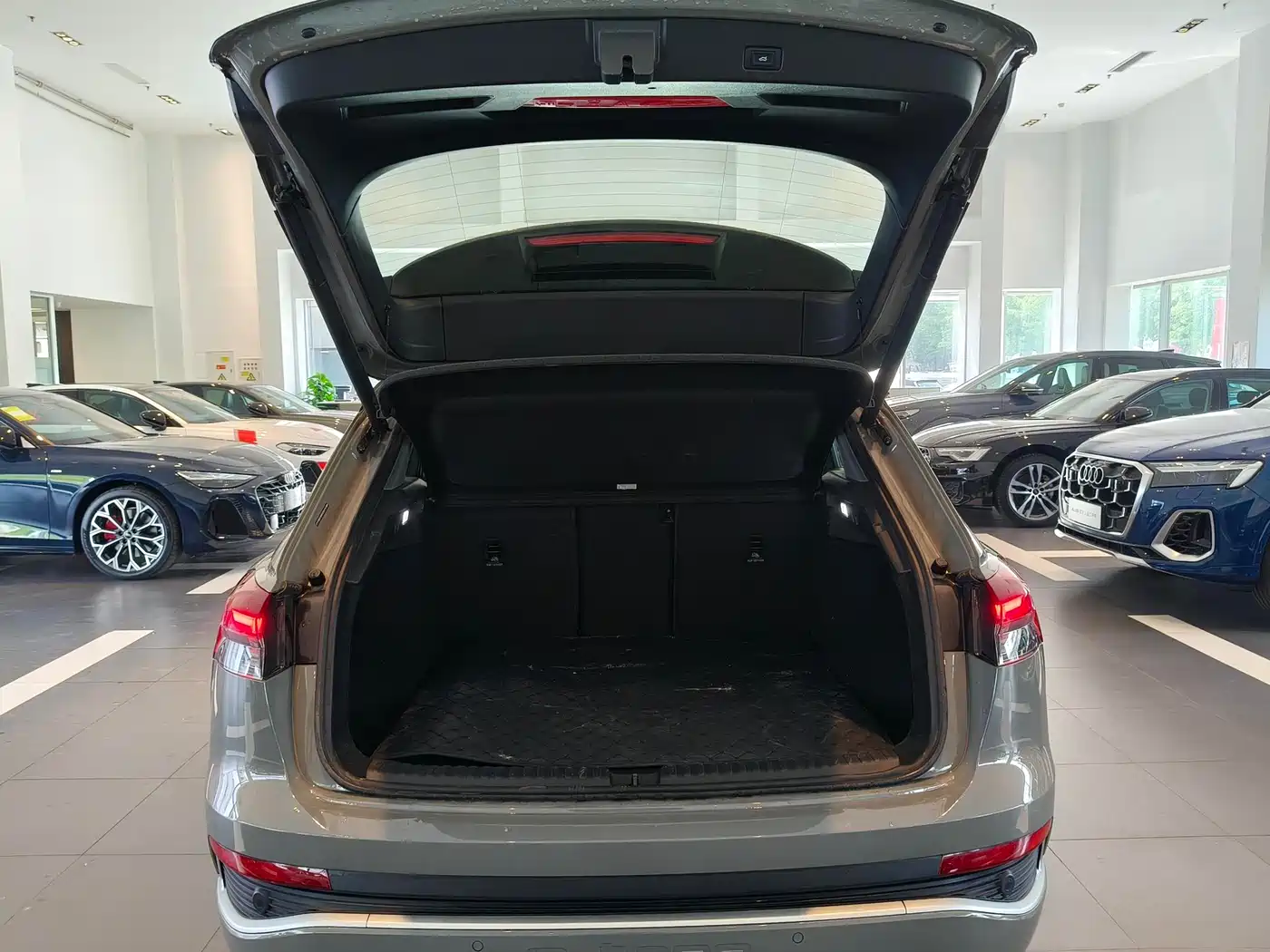 Audi Q4 e-tron 2025 2024 40 e-tron Pioneer Edition