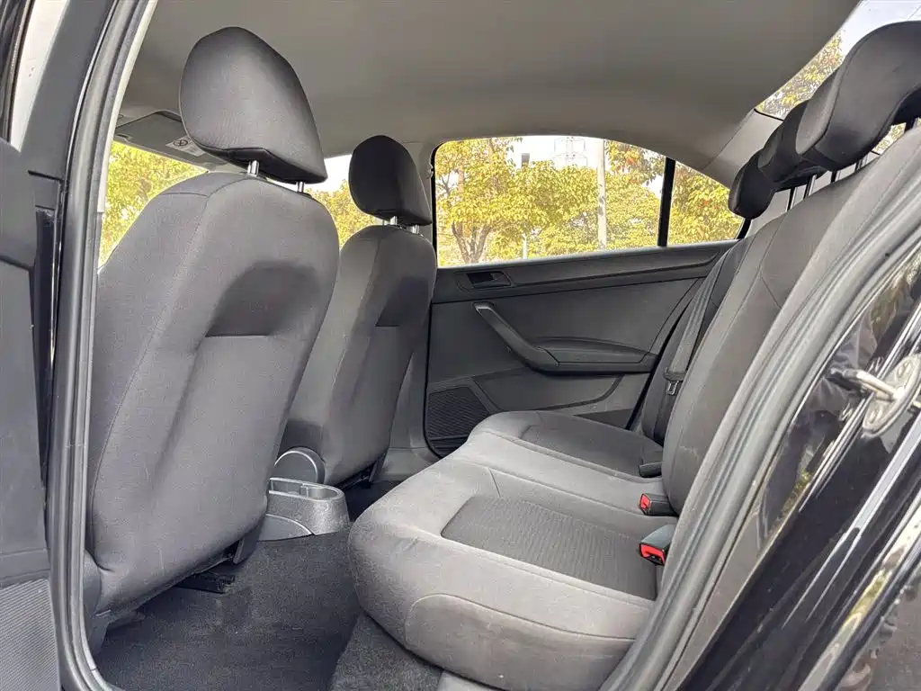 Volkswagen Santana 2015 1.6L Automatic Trend Edition фото 17