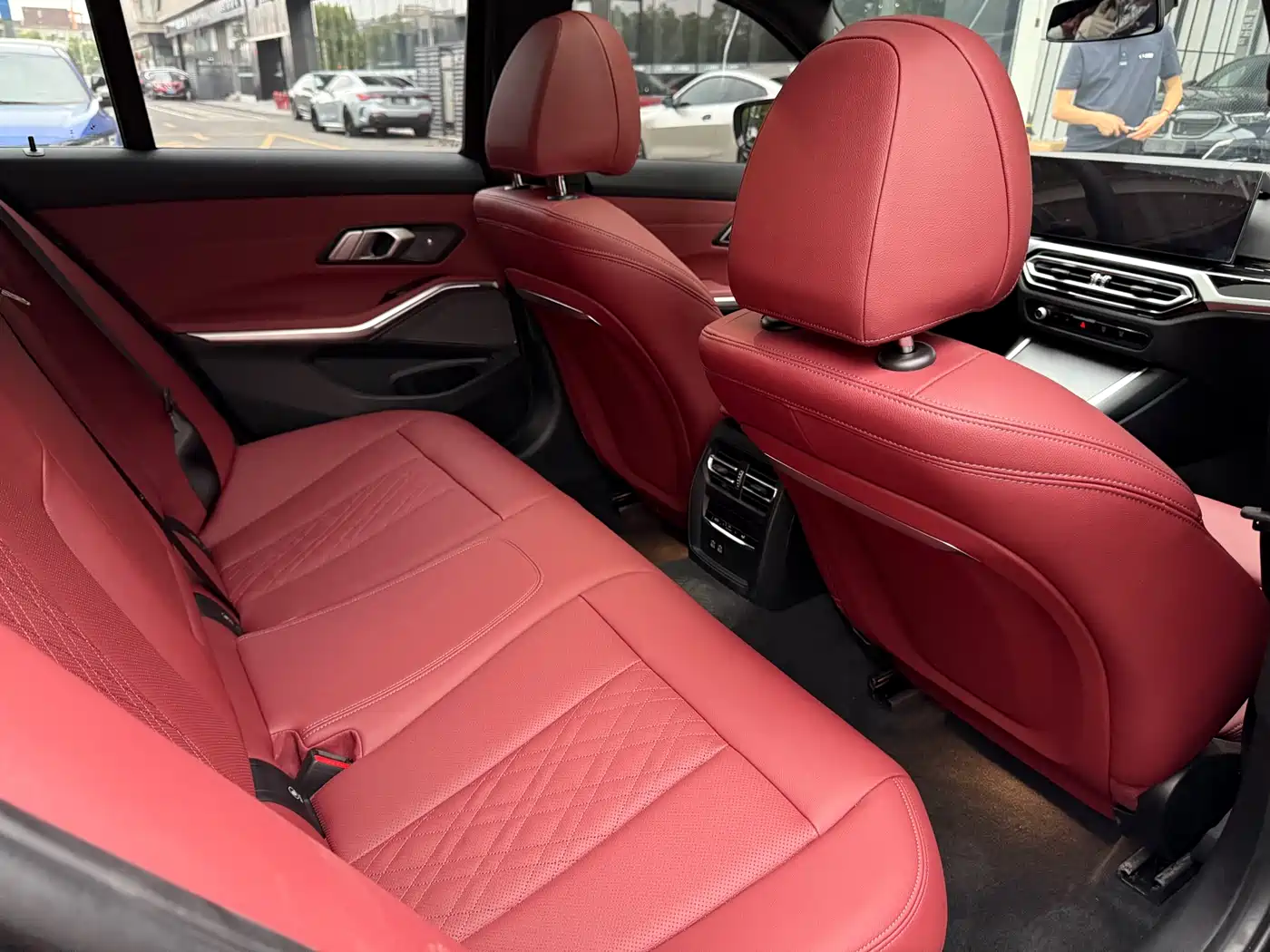 BMW 3 Series 2023 325i M Sport Black Night Package фото 6