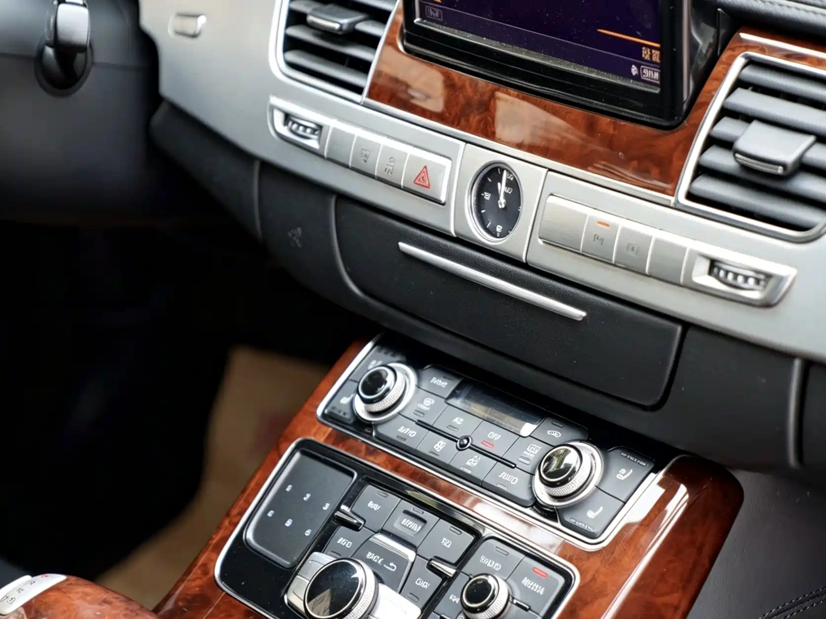 Photo 8 - Audi A8