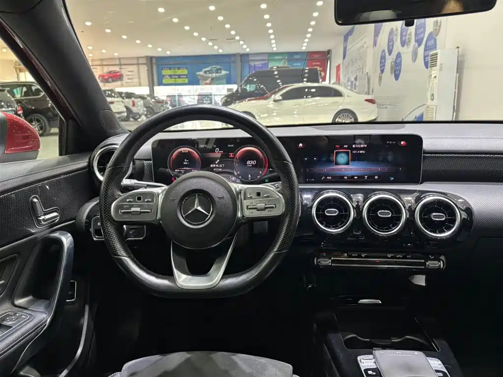 Mercedes-Benz A-Class 2020 A 200 L Sport Sedan фото 7