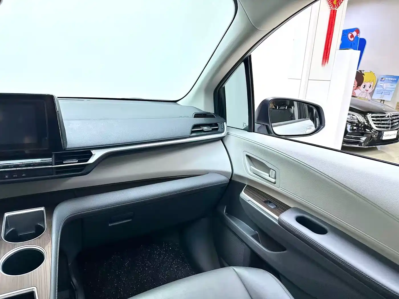 Toyota Sienna 2023 2.5L Hybrid Comfort Edition фото 20
