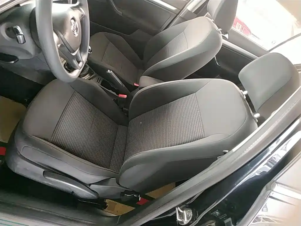Volkswagen Lavida 2017 1.6L Manual Trend Edition фото 15