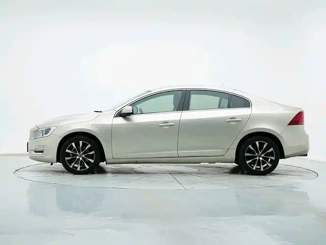 Фото 2 - Volvo S60