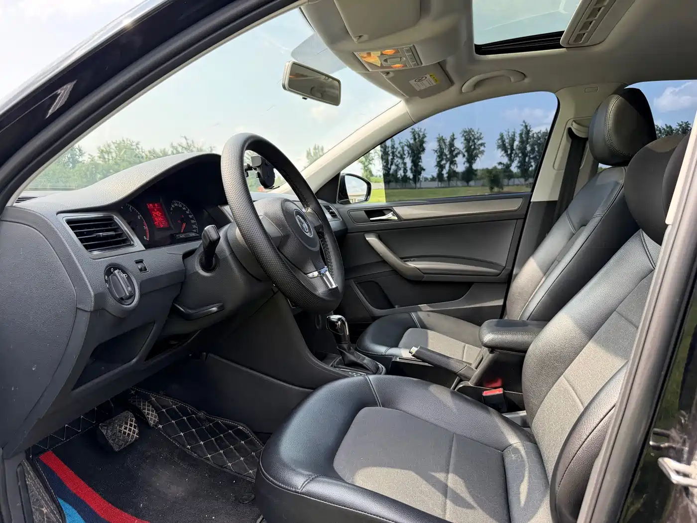 Volkswagen Santana 2016 1.6L Automatic Comfort Edition фото 4